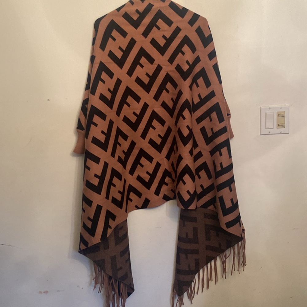 Beautiful Shaw - Picture 2 of 2